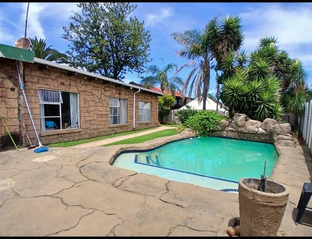 4 BEDROOM FREESTANDING FOR SALE IN SUNAIR PARK